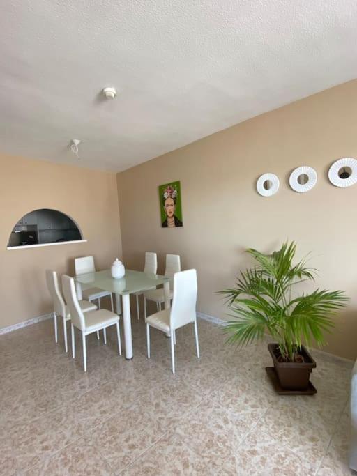 Lovely 1 Bedroom Apartment With Sea Views And Pool Estepona Exterior foto