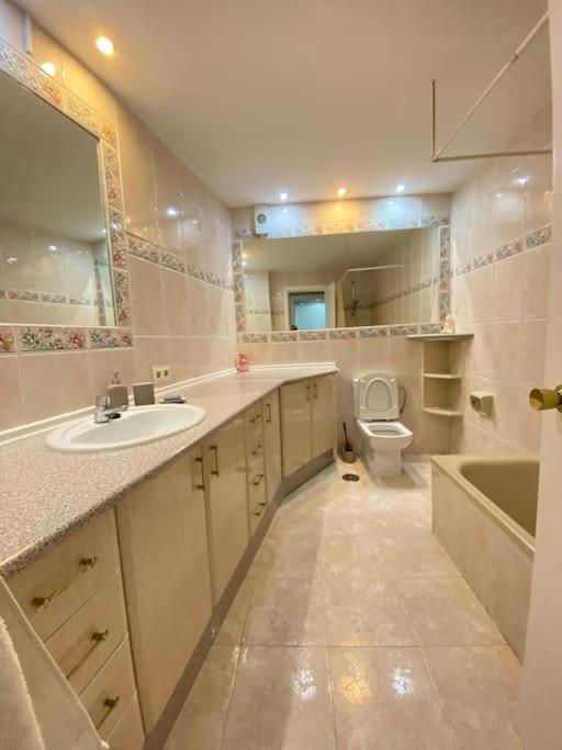 Lovely 1 Bedroom Apartment With Sea Views And Pool Estepona Exterior foto