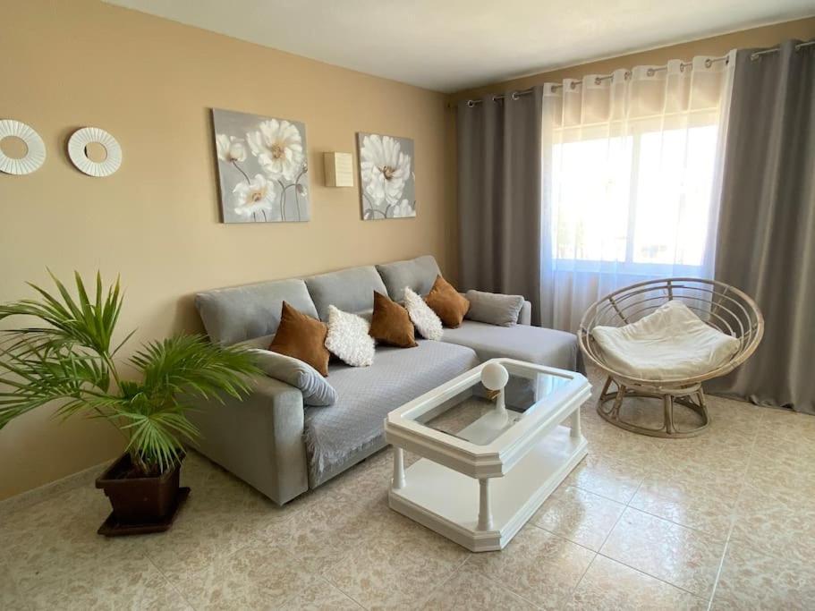 Lovely 1 Bedroom Apartment With Sea Views And Pool Estepona Exterior foto